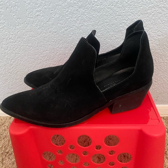 Black cutout Chinese laundry Focus ankle booties 9 - Picture 4 of 8